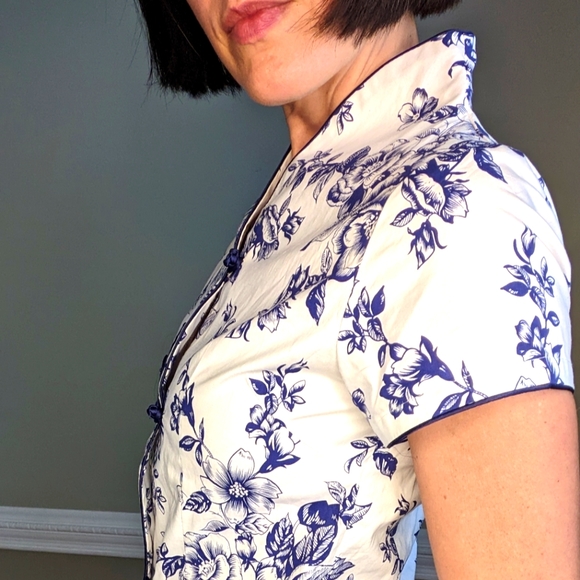 Miniye Short-Sleeve Mandarin Floral Blouse - Picture 3 of 14